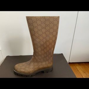 Women Gucci rain boots